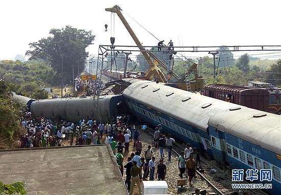 印度火车脱轨事故 已致23人死 150人伤（组图） - 5