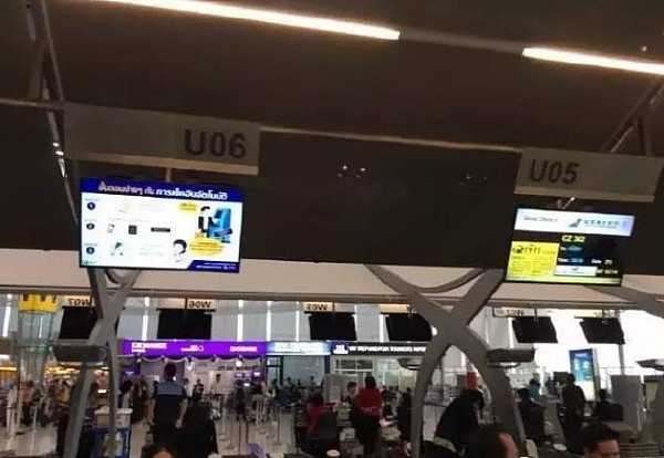 中国游客泰国机场被工作人员撕毁登机牌，将位置强行换给别国游客（组图） - 5