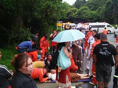 泰国旅游大巴与皮卡相撞 11名中国游客受伤（组图） - 1