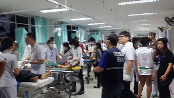 泰国旅游大巴与皮卡相撞 11名中国游客受伤（组图） - 3