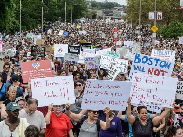 美国又双叒游行了，波士顿四万人上街游行，爆发小规模骚乱（组图） - 1