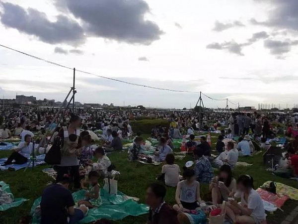 日本70万人花火大会发生“骚动”9人被雷劈（组图） - 12