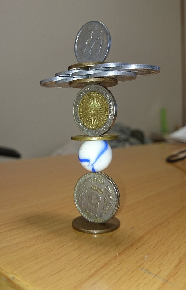 日本力学哥玩转硬币 平衡能力惊呆众人（组图） - 3