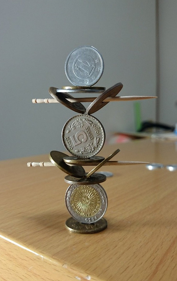 日本力学哥玩转硬币 平衡能力惊呆众人（组图） - 5