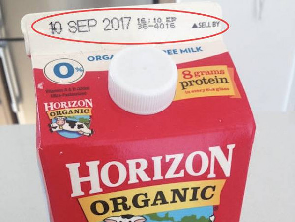 恶心到崩溃！华人姑娘在美国超市买大牌牛奶 打开瓶盖竟臭味熏天！ - 4