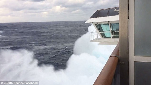 15米高海浪+100km/h狂风 船舱满地狼藉 新州天气再遭吐槽（视频） - 3