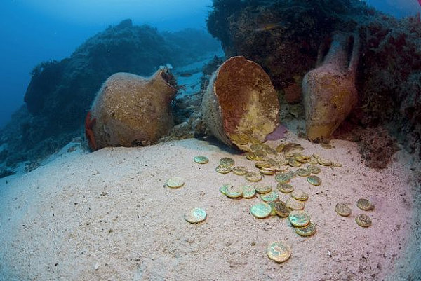 英国男子潜水发现13枚古币，结果被关监狱（组图） - 3