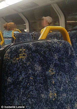 大快人心！悉尼男子火车上“吞云吐雾”被列车员赶下车！（视频） - 1