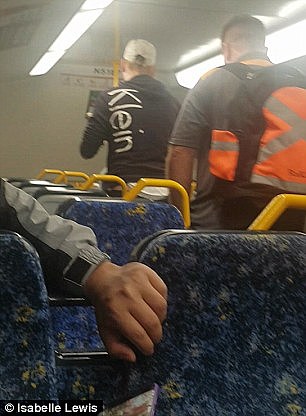 大快人心！悉尼男子火车上“吞云吐雾”被列车员赶下车！（视频） - 4