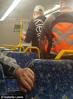 大快人心！悉尼男子火车上“吞云吐雾”被列车员赶下车！（视频） - 3