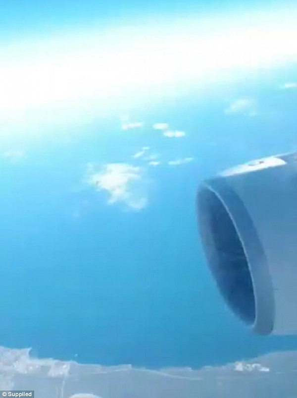 “机长让我们自求多福！”飞机抖得像筛子 亚航航班被迫返航珀斯（视频） - 2
