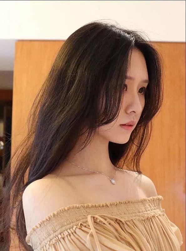 软妹：中国最冷艳的网络女主播，靠打赏8个月收入超过3千万