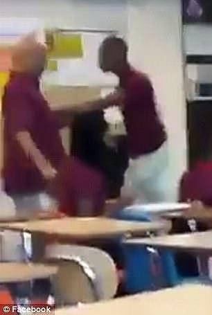 美国高中生课堂上殴打老师 同学无人劝阻 还大笑（视频） - 3