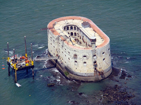海面惊现无人古堡如鬼城 建成用了近二百年（组图） - 5