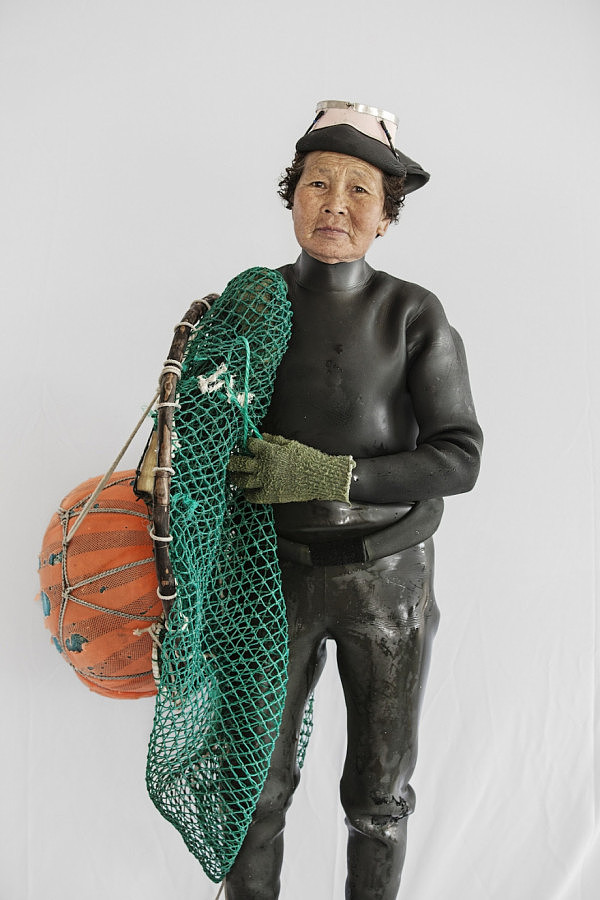 韩国最后一代海女 70高龄无氧下潜抓鲍鱼（组图） - 3