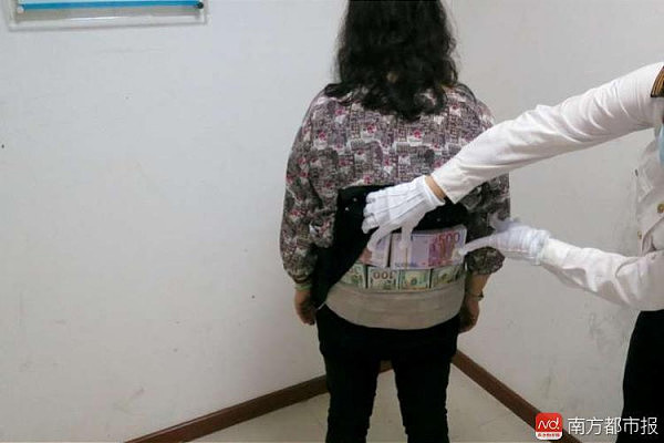 两名香港女子身绑1123万现金闯海关被拦下(组图) - 4