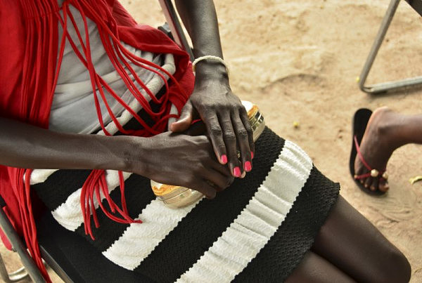 在战火纷飞的南苏丹 童婚越来越多13岁就被迫嫁人（组图） - 2