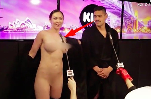18禁！澳节目女嘉宾裸体遭主持人调侃“全剃光了呀” 现场做爱尺度超惊人（视频） - 2