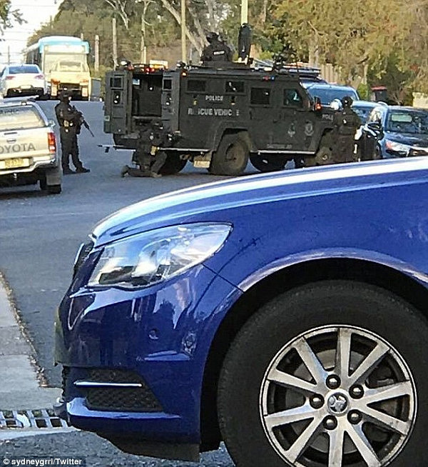 悉尼西区大型装甲车封路 警方：非恐袭相关市民无须惊慌 - 1