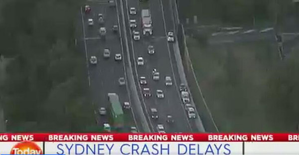 悉尼M5发生多车连环相撞 事故现场附近堵车长龙达3公里 - 2