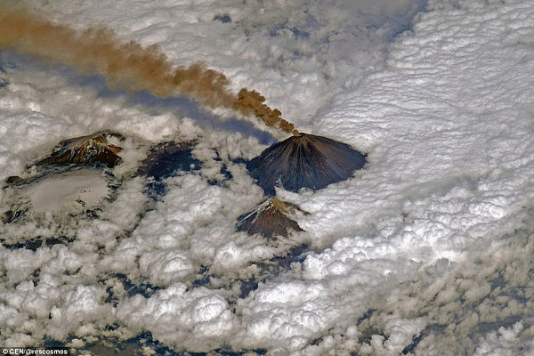 宇航员太空拍下地球火山爆发 画面震撼（组图） - 1