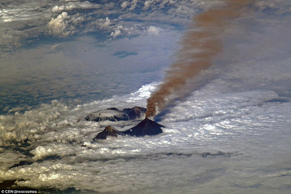 宇航员太空拍下地球火山爆发 画面震撼（组图） - 3