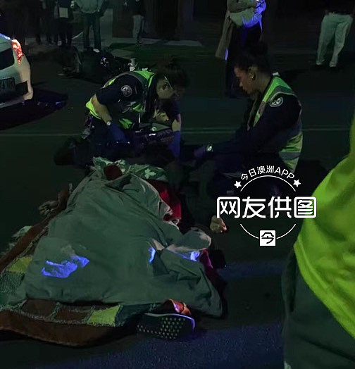 突发！悉尼Burwood汽车猛撞摩托，骑手料为华人被紧急送院（图） - 4