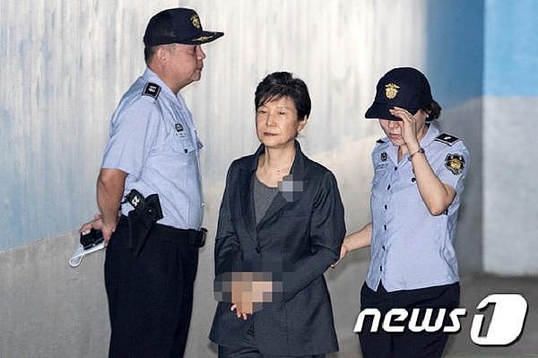 朴槿惠第63次受审，面容憔悴身形瘦削（组图） - 3