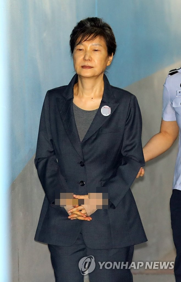 朴槿惠第63次受审，面容憔悴身形瘦削（组图） - 4