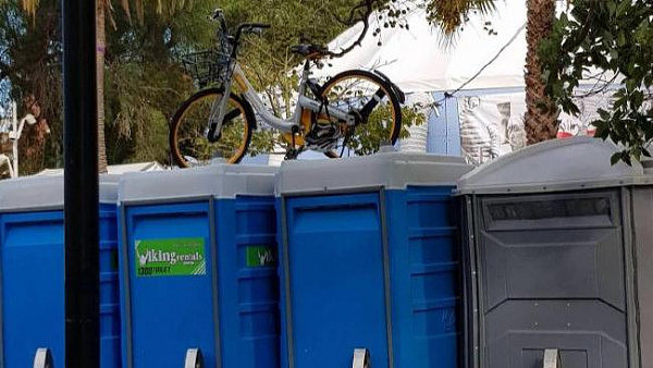 墨尔本政府严打！共享单车被贴上“城市垃圾”标示 不能合规运营将全部扣留！ - 2