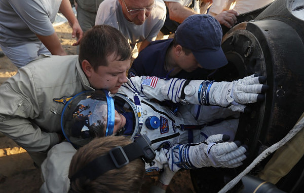 美国女宇航员谈重返地球感受：最怀念用抽水马桶（组图） - 2