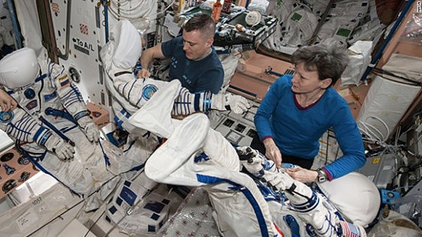 美国女宇航员谈重返地球感受：最怀念用抽水马桶（组图） - 6
