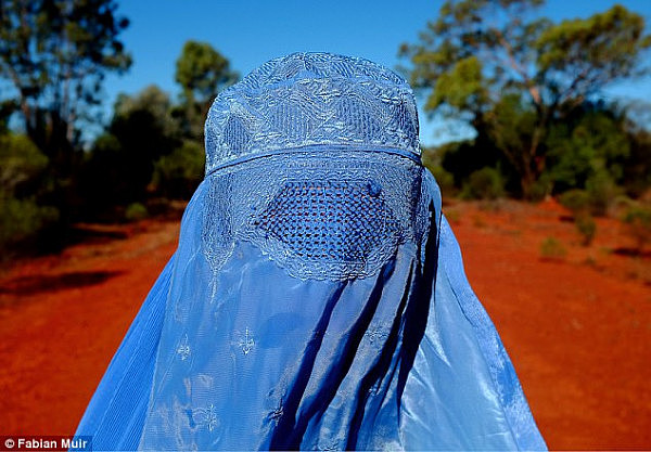 “公共场合全面禁止穿戴罩袍！”澳议员要求联邦政府出台罩袍禁令 超半数澳人支持 - 2