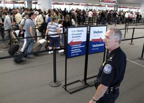 中国女留学生入境美国 机场被查问10分钟后即被遣返(图) - 1