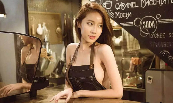 软妹：泰国最美好的咖啡女郎，她性感的外貌让咖啡供不应求