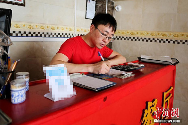 月赚10万！中国小伙在非洲开中餐馆：客人多为中国人 生意火爆（组图） - 1