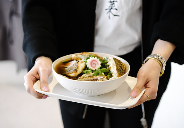 豪华版龙虾粥和肠粉！悉尼华裔女称要做创新广东美食 - 1