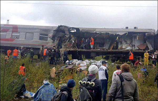 俄罗斯一辆载有361人的火车与大卡车相撞 现场惨烈多人受伤（组图） - 1