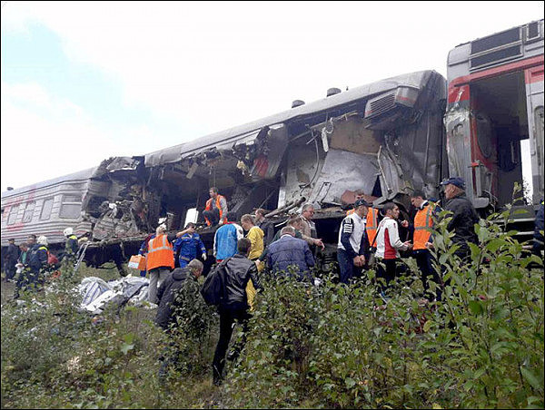 俄罗斯一辆载有361人的火车与大卡车相撞 现场惨烈多人受伤（组图） - 2