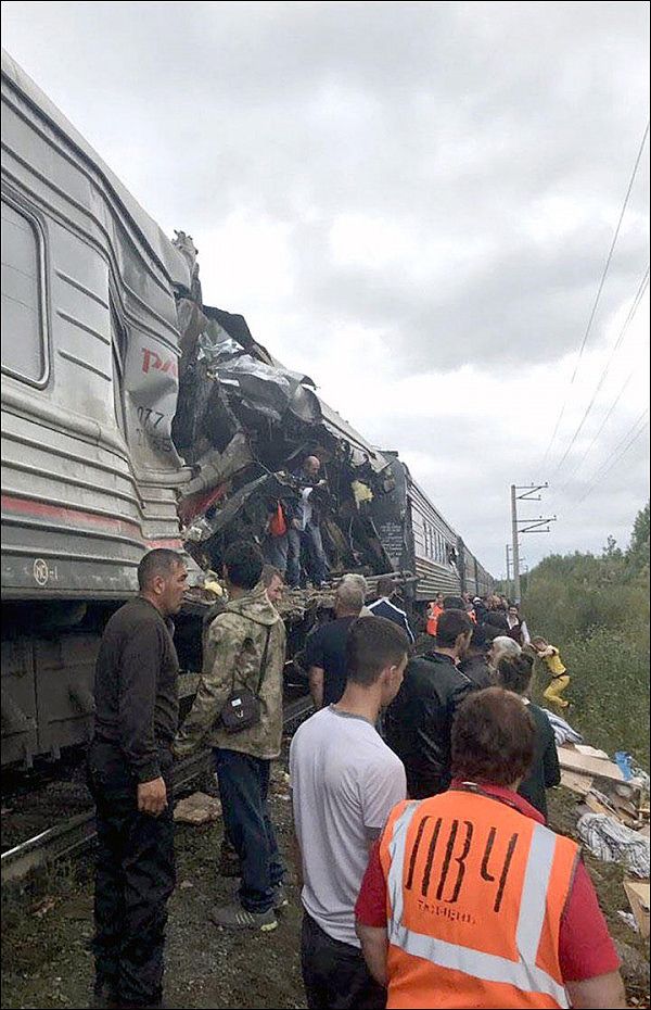 俄罗斯一辆载有361人的火车与大卡车相撞 现场惨烈多人受伤（组图） - 5