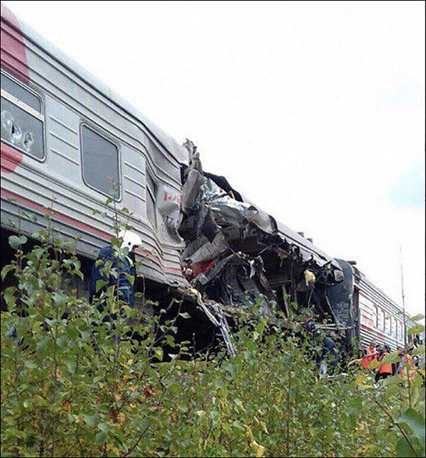 俄罗斯一辆载有361人的火车与大卡车相撞 现场惨烈多人受伤（组图） - 6