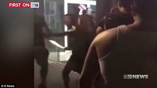 中国留学生在澳持刀砍人！驾车跨州逃跑并在机场被捕 法官判其缓刑等待遣返（视频） - 2