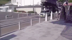 2名中国女游客在日本横穿马路被货车撞飞！这回日本交警还判司机无罪？ - 13