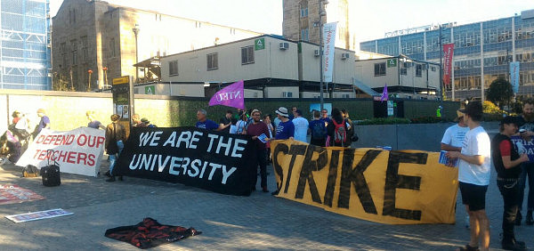 悉尼大学雇员举行罢工游行 抗议校方拒绝就薪资待遇问题进行谈判（组图） - 5