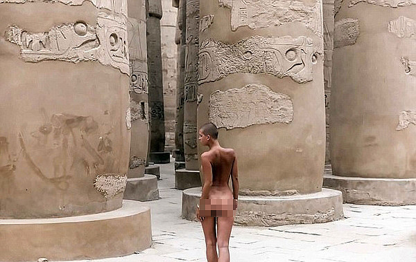 比利时女模特埃及神庙前裸拍被警方逮捕入狱（组图） - 2