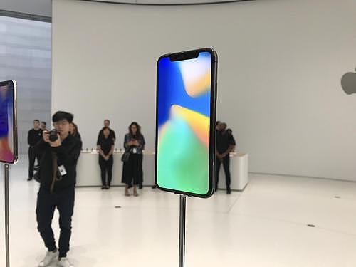 iPhone X：苹果的颠覆、致敬、冒险与尴尬(图) - 1