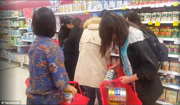 澳洲妈妈：“一群亚洲女人为抢奶粉大打出手，每天30秒扫空货架”！（视频） - 4