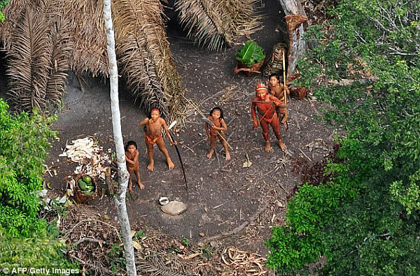10名亚马逊部落人员外出捡鸡蛋 被一群淘金者杀害（组图） - 2