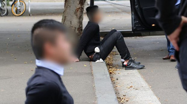 华男涉毒在悉尼情人港被捕 警方缴获大批枪支弹药及毒品现金 - 2