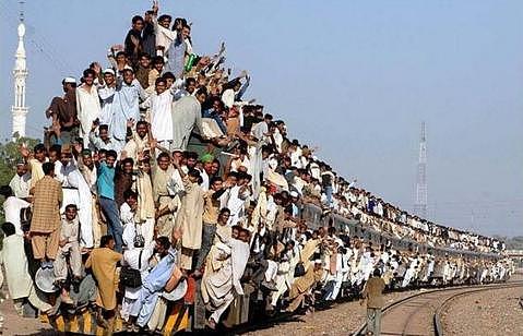 印度新干线正式开工 中日高铁“争霸赛”刚刚开始